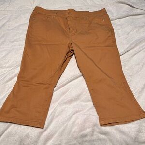 Lane Bryant Pedal Crop size 18 petite NWT